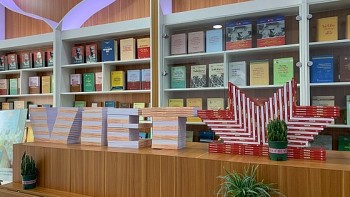 trung bay gioi thieu cac an pham ve tinh huu nghi viet nam lao