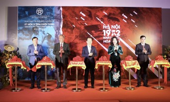 trung bay hon 300 tu lieu hien vat tai trien lam ha noi 1972 khat vong hoa binh