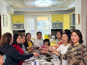 cong dong nguoi viet o odessa ukraine dan on dinh don tet