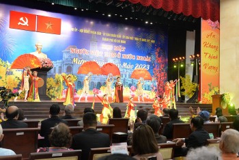 kieu bao cha t xu c ta c quan tro ng do i vo i nhu ng tha nh co ng cu a ngoa i giao nha n da n