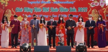 to chuc cac chuong trinh don tet co truyen viet nam tai lao nam 2023