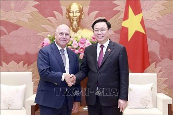 chu tich quoc hoi vuong dinh hue tiep bo truong bang victoria cua australia