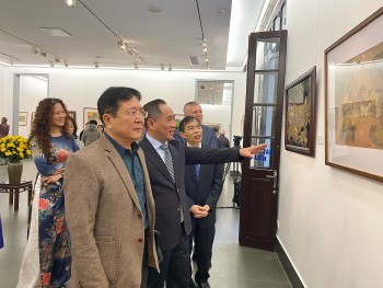 tai hien tinh hoa my thuat viet tai trien lam sac mau xuan dat nuoc