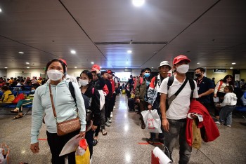 giap tet hang tram cong nhan duoc ve que tren chuyen bay 0 dong