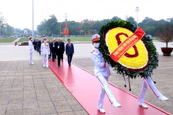 doan dai bieu quoc te du hoat dong ky niem 50 nam ky hiep dinh paris vieng lang bac