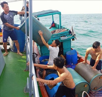 bo doi bien phong kien giang kip thoi cuu nguoi bi nan tren bien