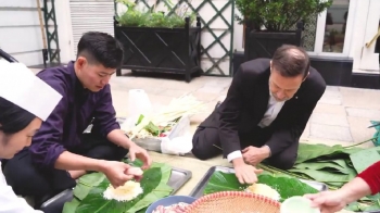 dai su cac nuoc chia se trai nghiem tet viet