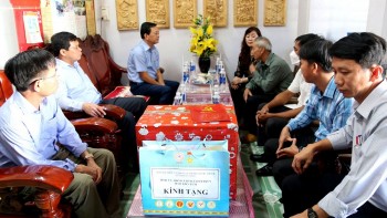 kon tum chi gan 1 ty dong ho tro cho gan 2800 nguoi co cong don tet nguyen dan 2023