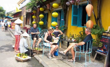 da nang don tau bien quoc te 500 khach du khach nao nuc tham hoi an