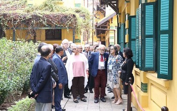 thang loi ve vang trong lich su ngoai giao viet nam
