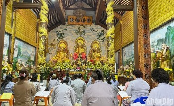 le cau an ngay ram thang gieng tai lao