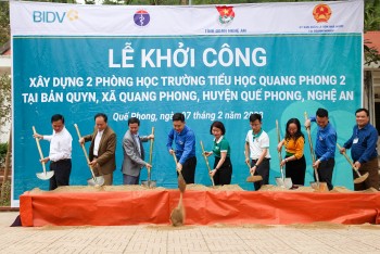 khoi cong xay 2 phong hoc 2 ngoi nha hanh phuc cho nguoi ngheo huyen mien nui que phong nghe an