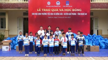 trao gan 350 suat qua va ban giao 2 nha tinh nghia o xa mien nui tay nghe an