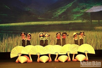 mua roi viet nam bieu dien khai mac dai hoi san khau the gioi