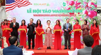 Rộn ràng mua sắm tại lễ hội táo Washington siêu thị BRGMart 2023