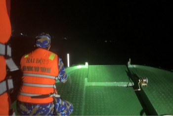 thua thien hue cuu ho tau ca va 3 ngu dan gap nan tren bien