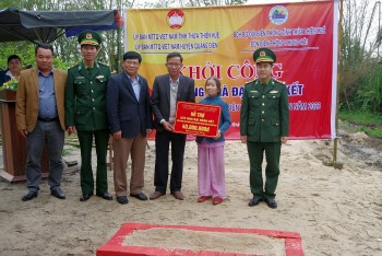 thua thien hue nhieu phan qua thiet thuc duoc trao den nguoi dan trong ngay hoi bien phong
