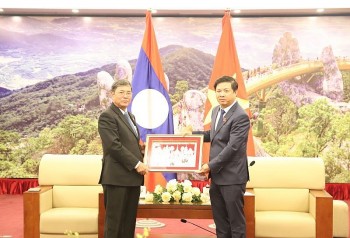 tiep tuc vun dap moi quan he huu nghi vi dai doan ket dac biet va hop tac toan dien viet nam lao