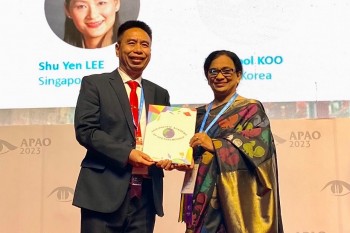 Bác sỹ Việt Nam nhận giải thưởng Cống hiến về phòng chống mù lòa