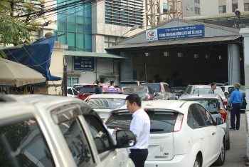 Đăng kiểm ô tô ở Hà Nội quá tải: Gỡ nút thắt nào?