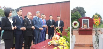 tuong niem cac nha bao algeria viet nam va phi hanh doan hy sinh nam 1974
