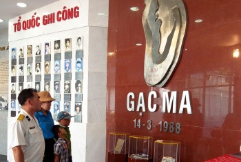 35 nam su kien gac ma tuong nho nhung nguoi nam lai phia chan troi