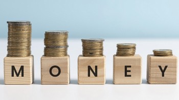 lai suat lien tuc giam bat dong san tro lai duong dua