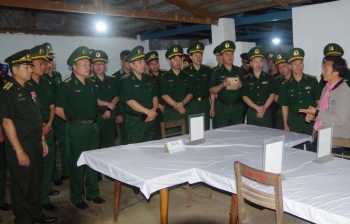 nhieu noi dung phoi hop duoc goi mo tai toa dam si quan tre bien phong viet nam lao