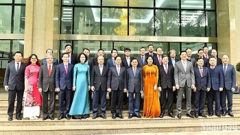 nhiem vu trong tam cua cong tac doi ngoai la phuc vu phat trien dat nuoc