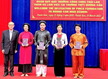 Phú Thọ: Đoàn quỹ giải thưởng Công chúa Thái Lan tới thăm Trường THPT Hương Cần