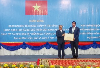 dong thap tham hoi chuc tet co truyen chol chnam thmay tai campuhchia