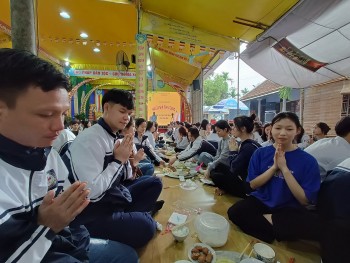 ha noi gan 200 luu hoc sinh lao trai nghiem khoa tu an lac tai chua nghiem phuc