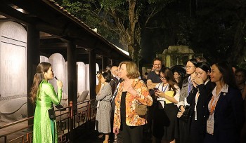 Đoàn đại biểu Việt Nam - Pháp trải nghiệm vẻ đẹp cố kính của di sản Hà Nội