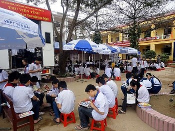 tre em yen bai co them co hoi doc sach tu nhung xe thu vien luu dong huu nghi