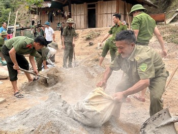 de xuat ho tro 100 trieu dong doi voi ho gia dinh ca nhan tu nguyen den cac vung bien gioi dat lien