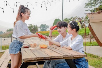voi combo nay gen z quay chay pho ma khong so nong trong nguoi
