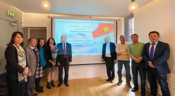 nhung dien dan lan toa tinh yeu bien dao que huong trong cong dong nguoi viet o nuoc ngoai