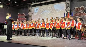 tung bung ky niem 50 nam thiet lap quan he ngoai giao viet nam phap tai thu do paris