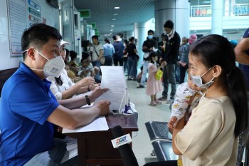 hon 1160 tre em tai dak lak duoc kham sang loc va tam soat mien phi benh tim