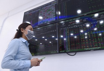 thep va ngan hang co giu tien o lai voi thi truong