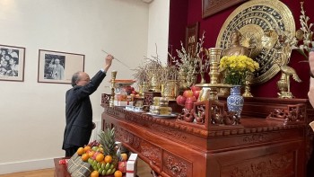 dai su quan viet nam tai phap tuong nho cac vua hung