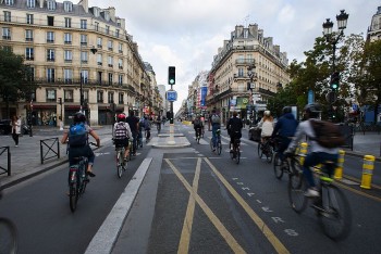 Người dân Pháp được trợ cấp, có làn đường, bãi đậu xe riêng nếu đi xe đạp