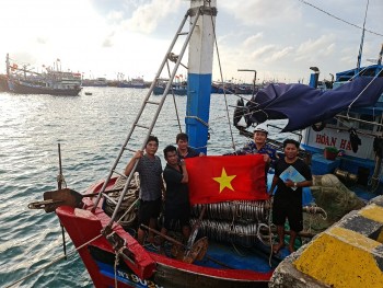 trung tam dich vu hau can ky thuat dao truong sa khac phuc su co tau ca ninh thuan