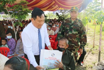 hon 2000 nguoi dan campuchia duoc doan bac si tp can tho kham benh tang qua phat thuoc mien phi