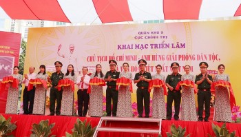 khai mac trien lam chu tich ho chi minh anh hung giai phong dan toc nha van hoa kiet xuat viet nam