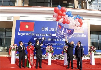 viet nam ban giao san bay nong khang cho lao