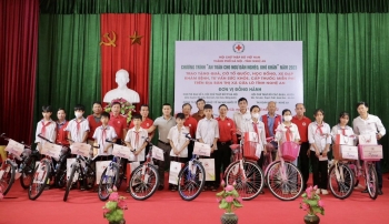 nghe an ngu dan co hoan canh kho khan duoc kham benh mien phi