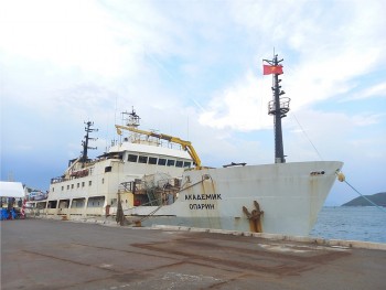 tau nghien cuu khoa hoc vien si oparin cap cang nha trang de khao sat bien