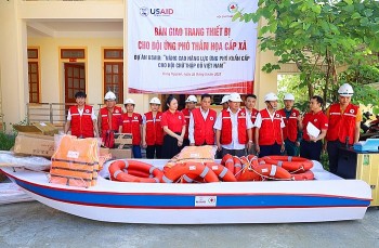 nghe an ban giao trang thiet bi cho doi ung pho tham hoa cap xa do usaid ta i tro