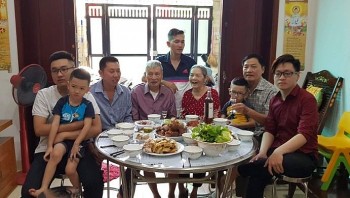 11900 gia dinh tham du chuong trinh dai tiec bach nien truong tho nhan ngay gia dinh viet nam